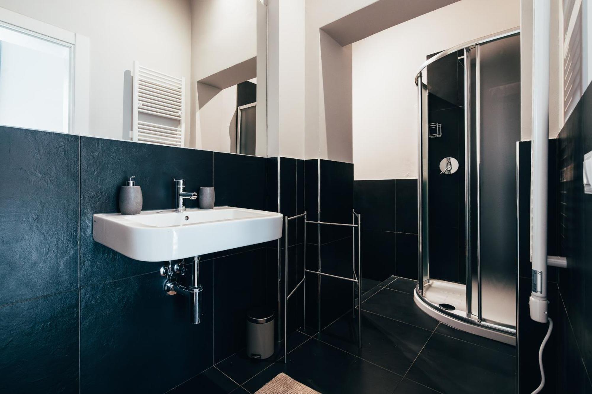 Bologna Suites - Private Bathroom Екстер'єр фото