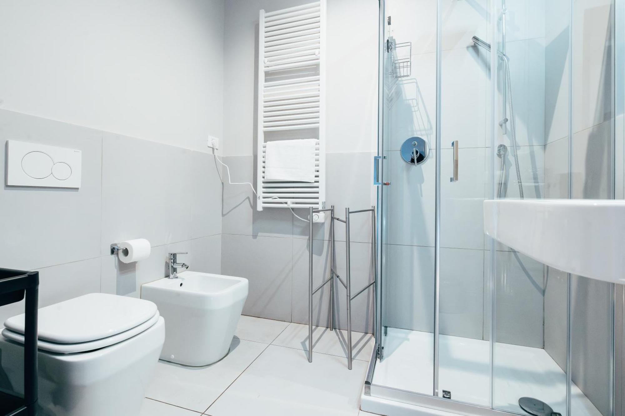Bologna Suites - Private Bathroom Екстер'єр фото