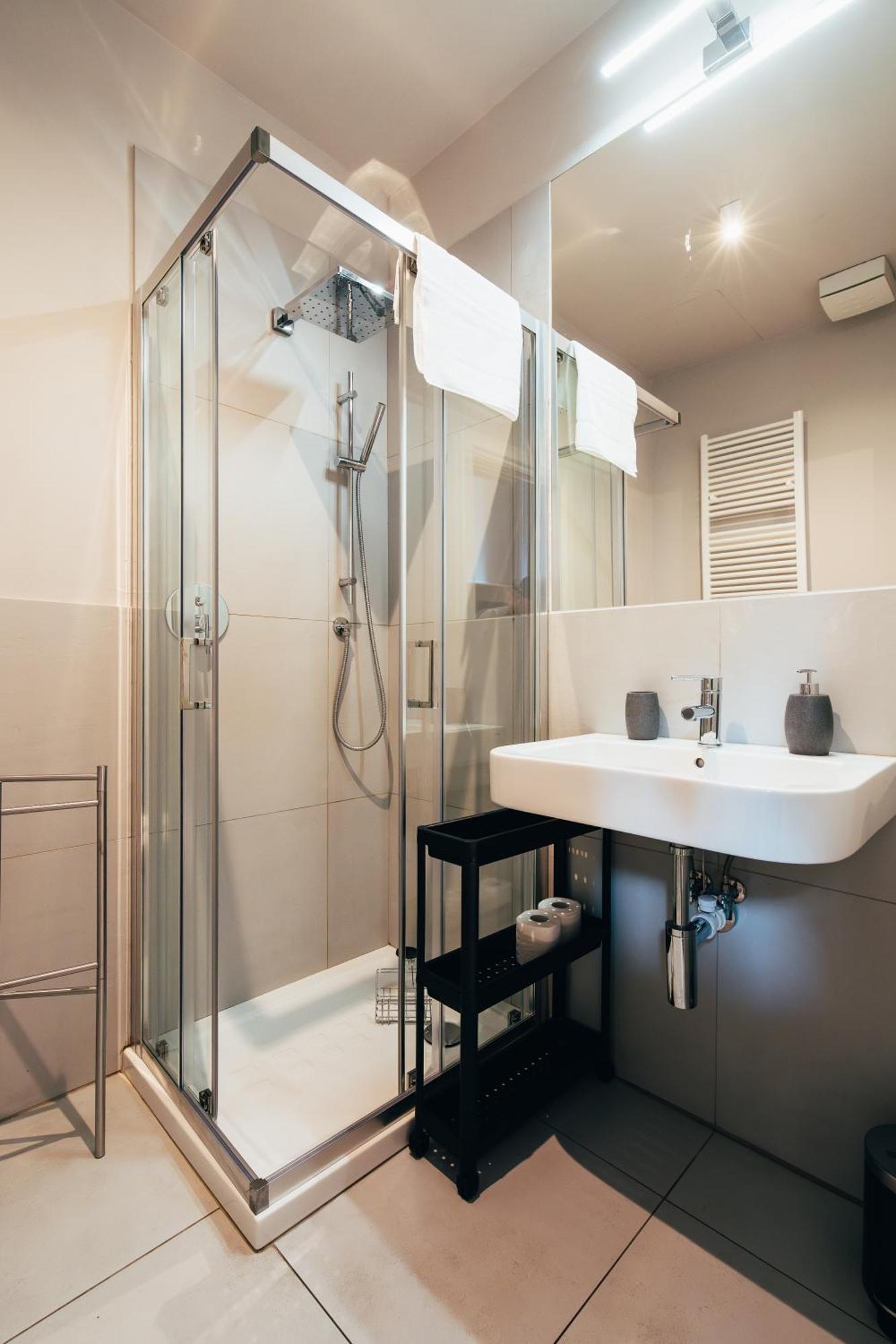 Bologna Suites - Private Bathroom Екстер'єр фото