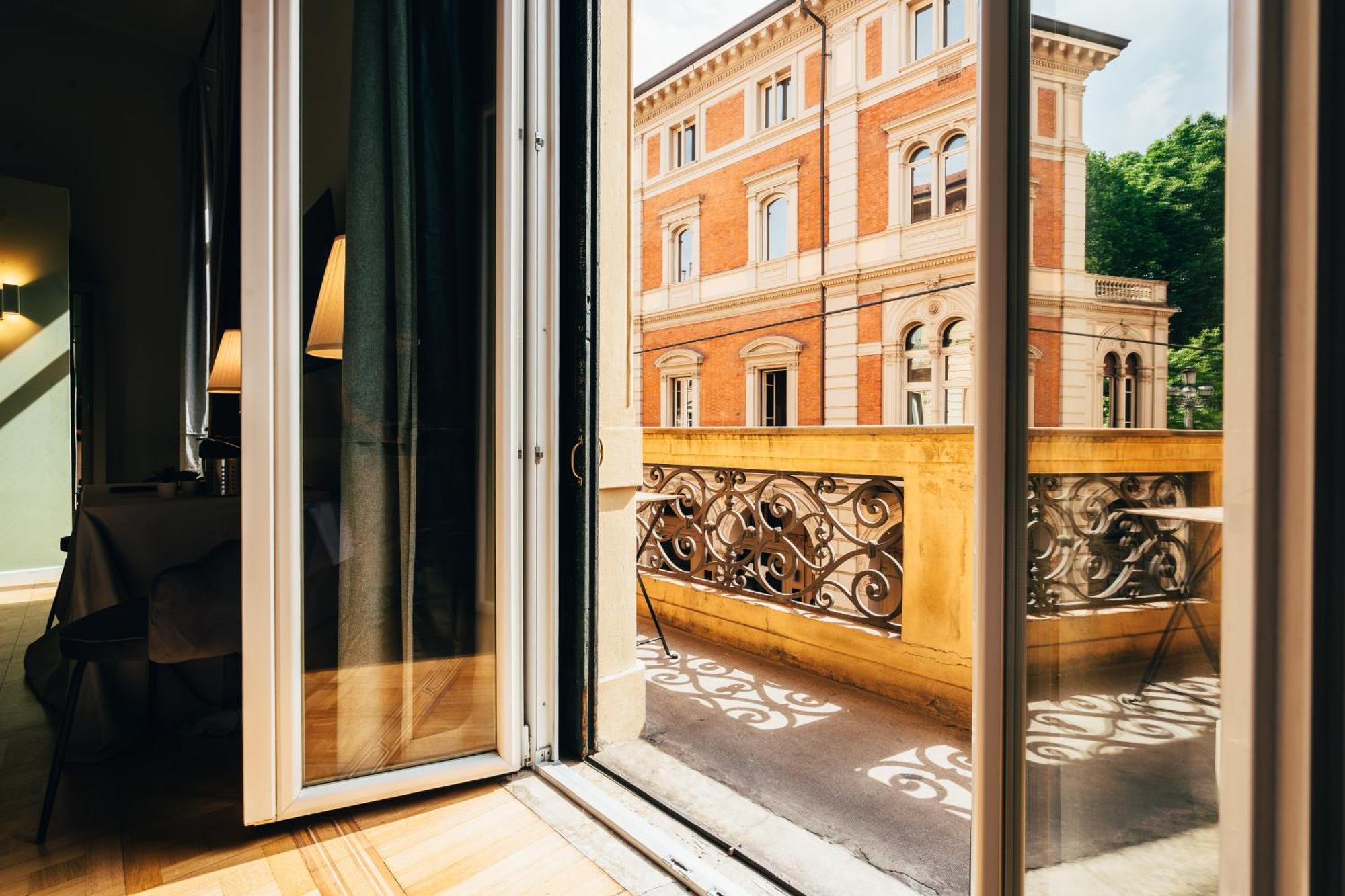 Bologna Suites - Private Bathroom Екстер'єр фото