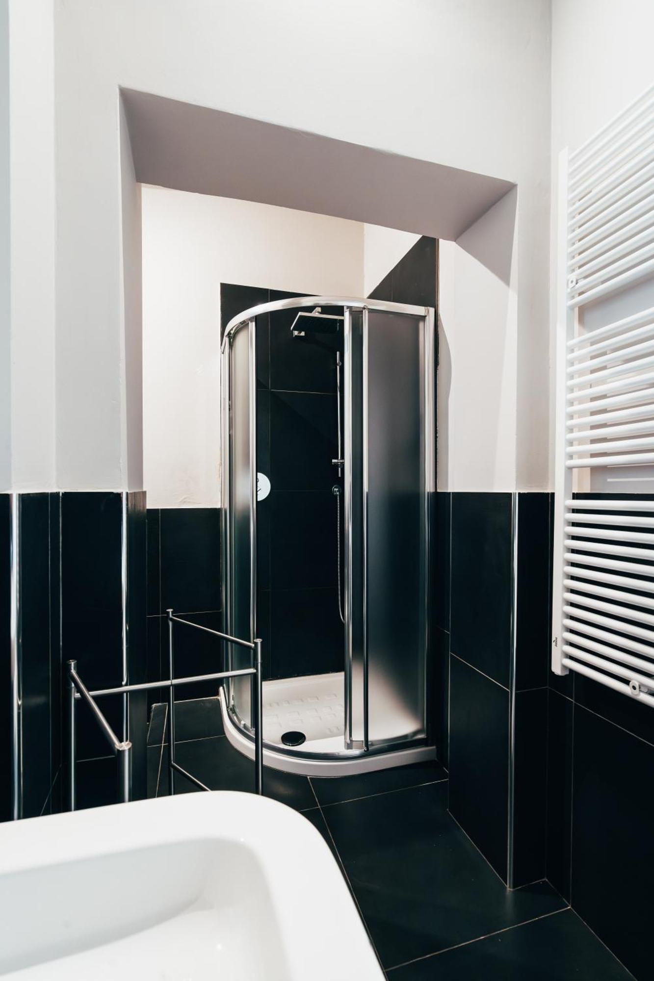 Bologna Suites - Private Bathroom Екстер'єр фото