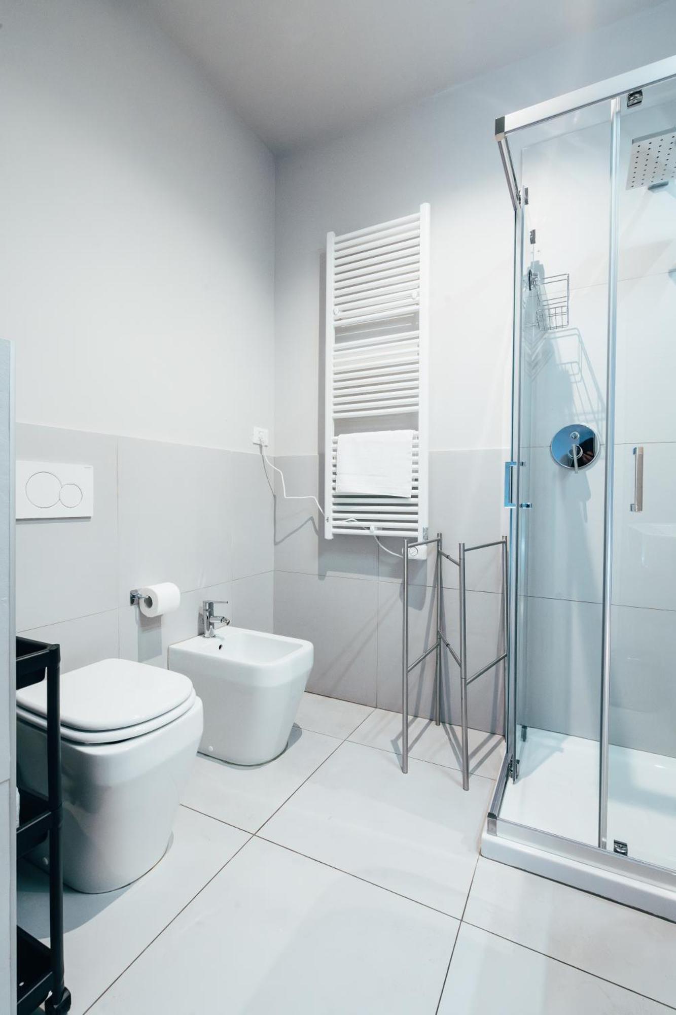Bologna Suites - Private Bathroom Екстер'єр фото