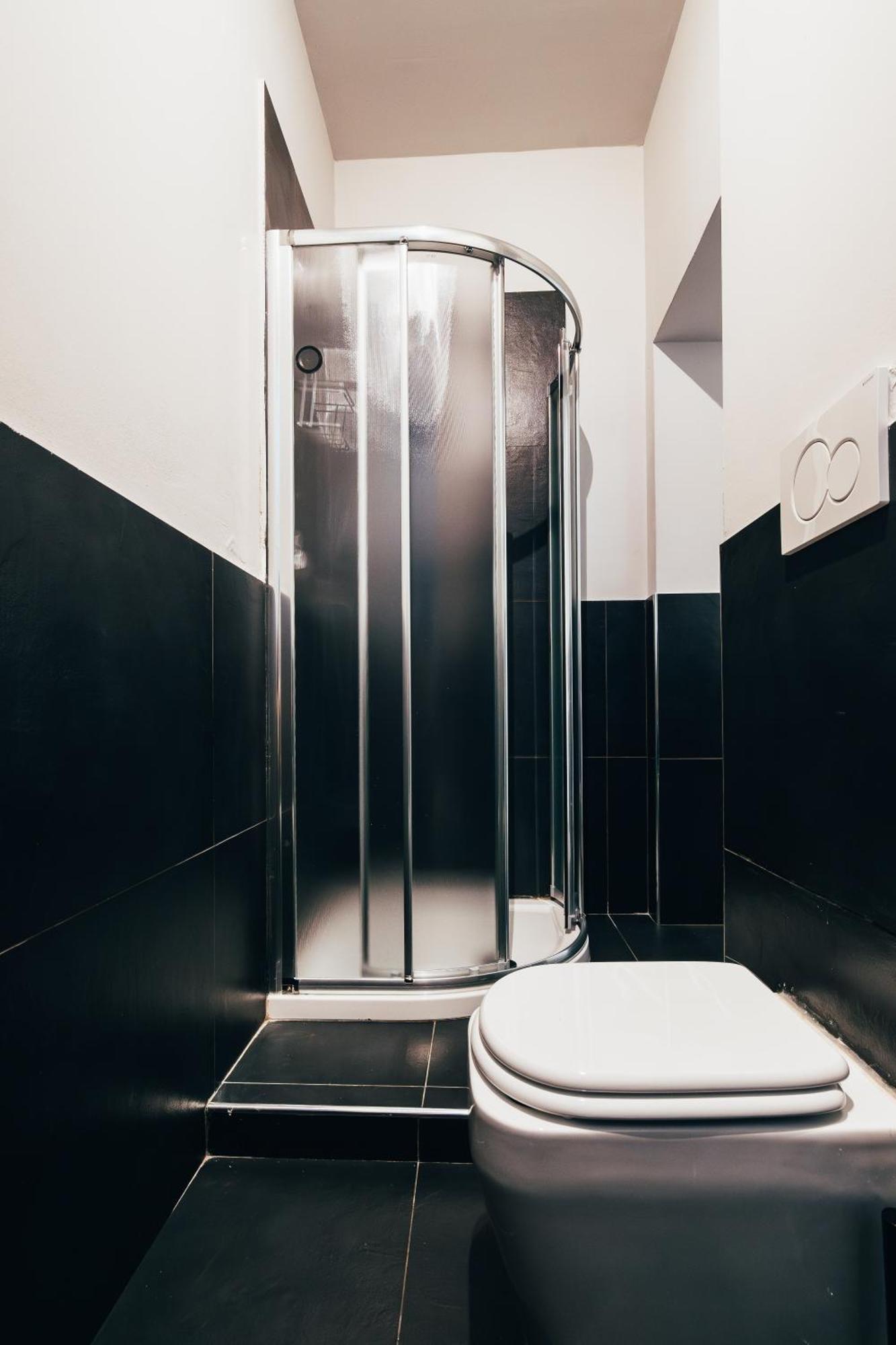 Bologna Suites - Private Bathroom Екстер'єр фото