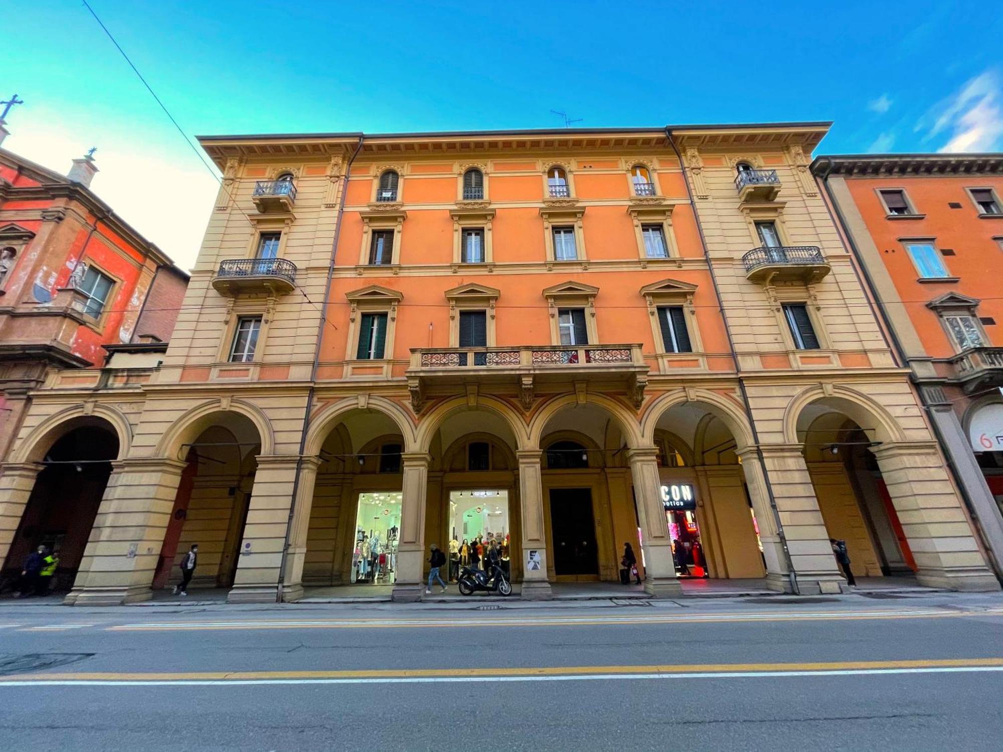 Bologna Suites - Private Bathroom Екстер'єр фото